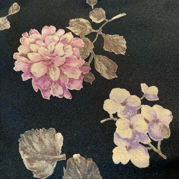 100% SILK SKIRT, GORGEOUS FLORAL PATTERN - Picture 3 of 11